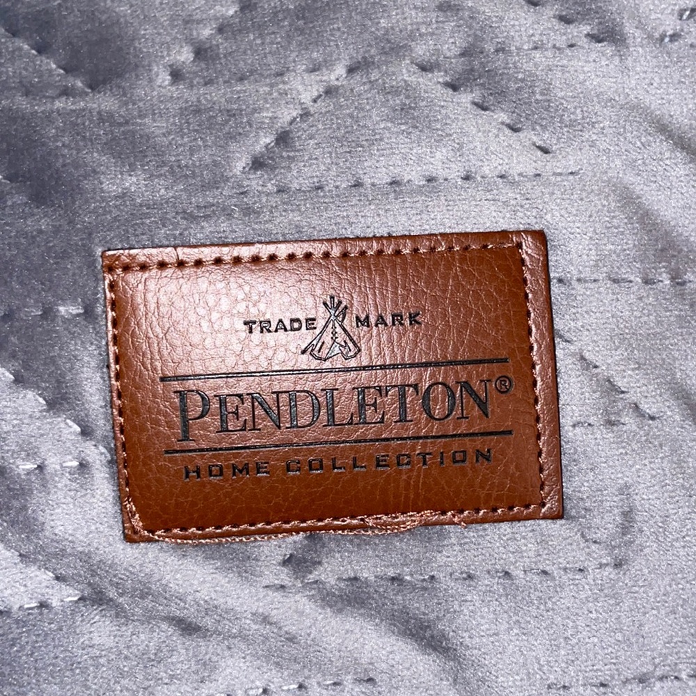 Pendleton heavyweight Gray Quilted Zippered Twin Duvet Cover